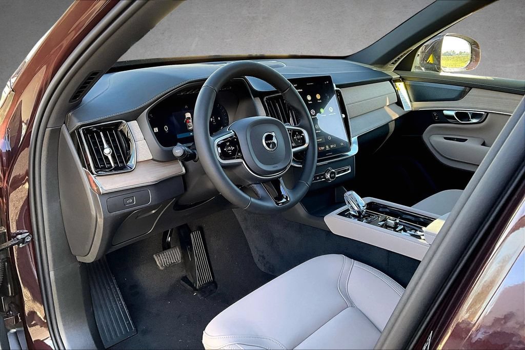 New 2026 Volvo XC90 B5 Plus w/ Protection Package Premier AWD/4WD image 7
