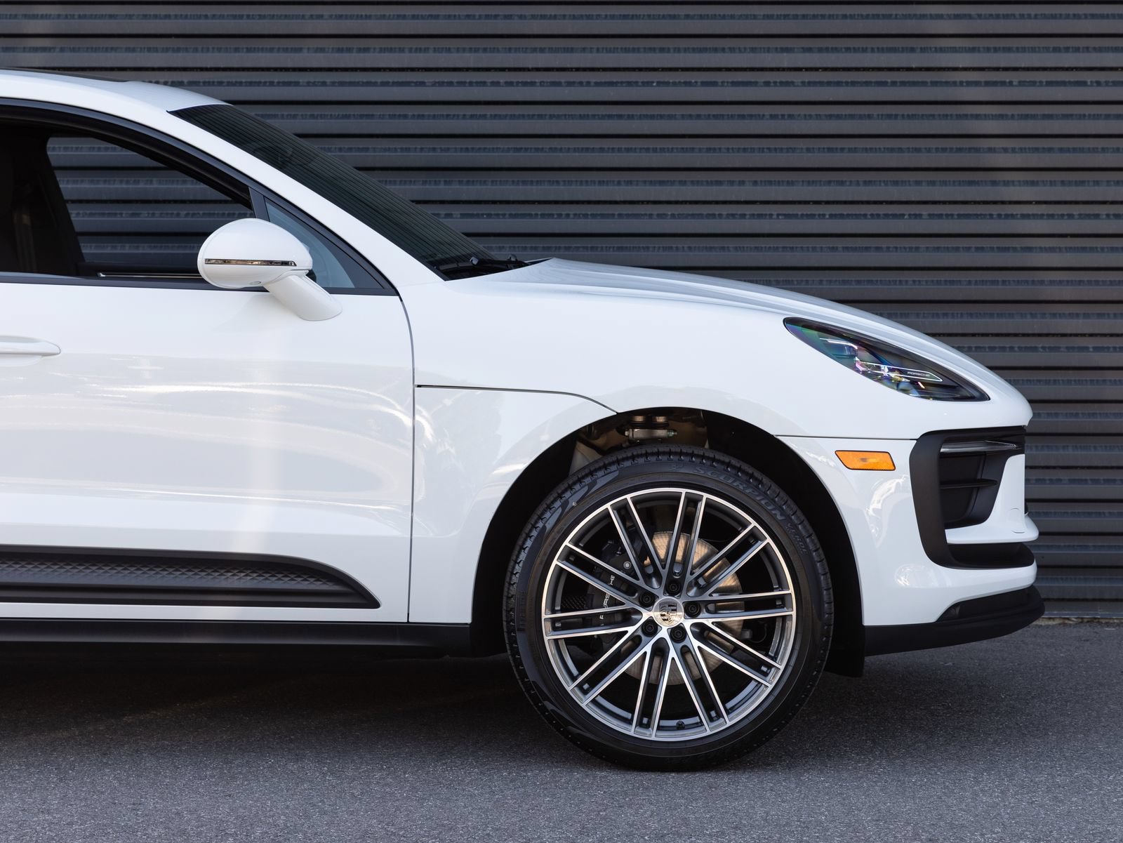 Certified 2026 Porsche Macan AWD/4WD image 9