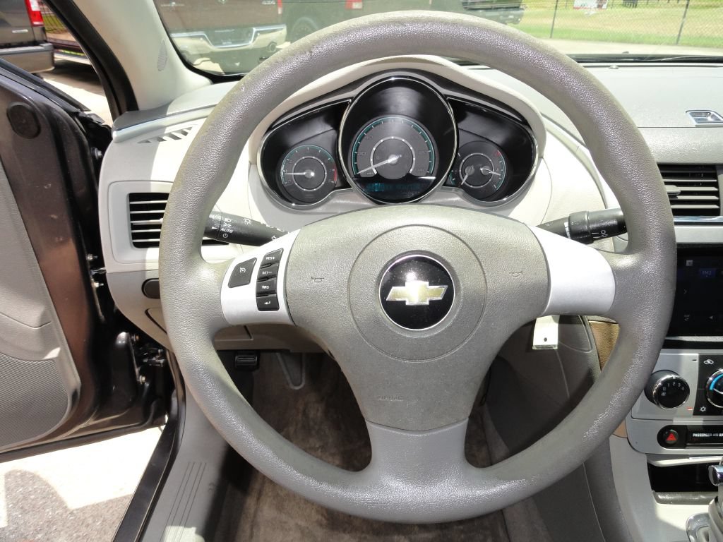Used 2010 Chevrolet Malibu LS FWD image 15