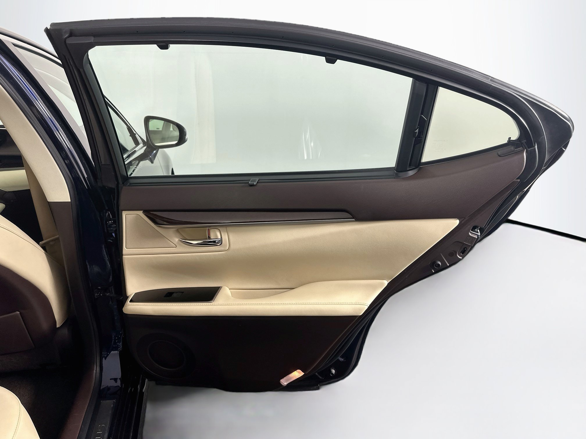 Used 2016 Lexus ES 350 w/ Ultra Luxury Package FWD image 33
