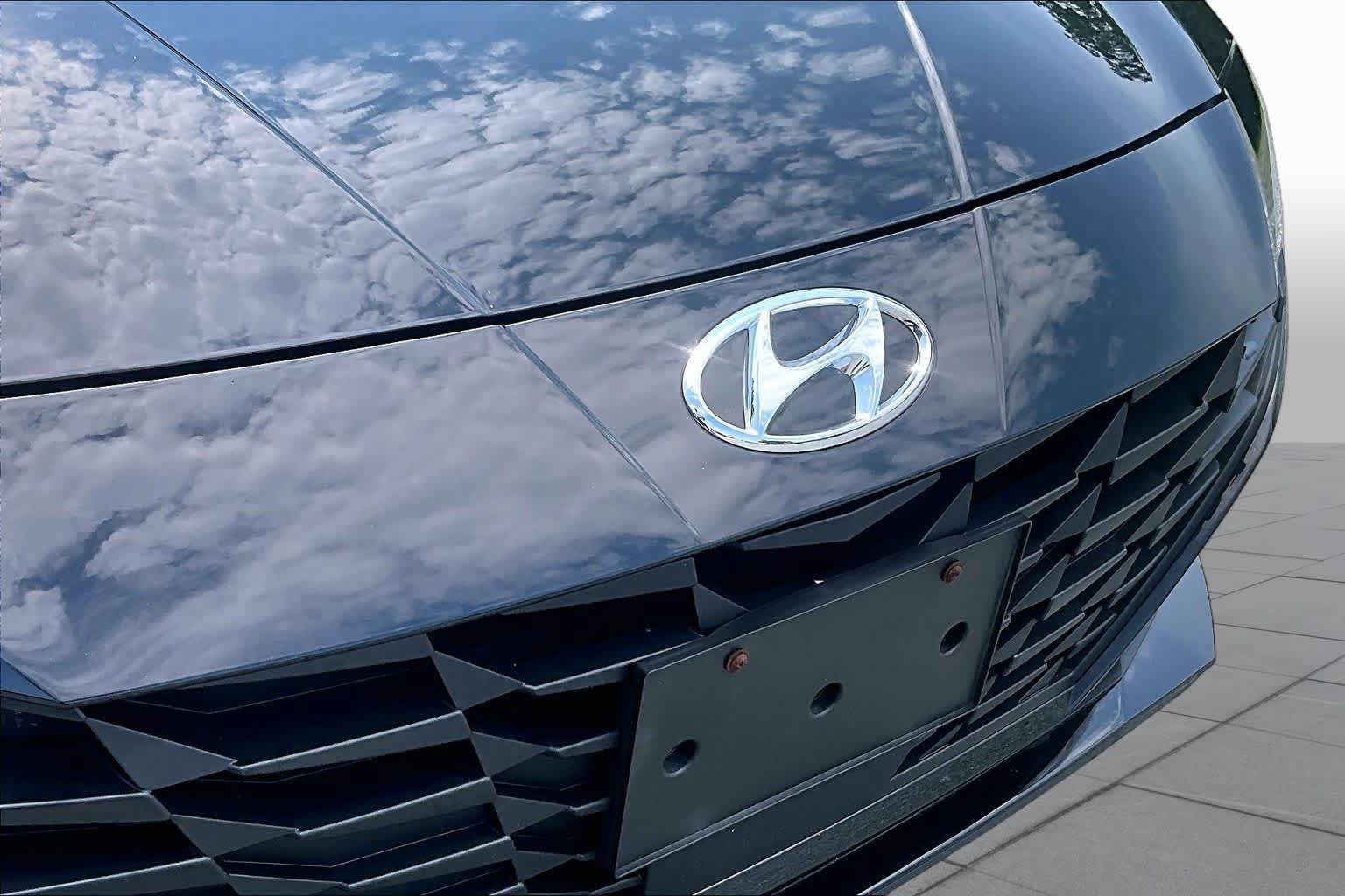 Used 2023 Hyundai Elantra SEL w/ Convenience Package FWD image 30