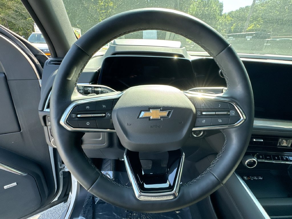Used 2025 Chevrolet Tahoe High Country AWD/4WD image 16