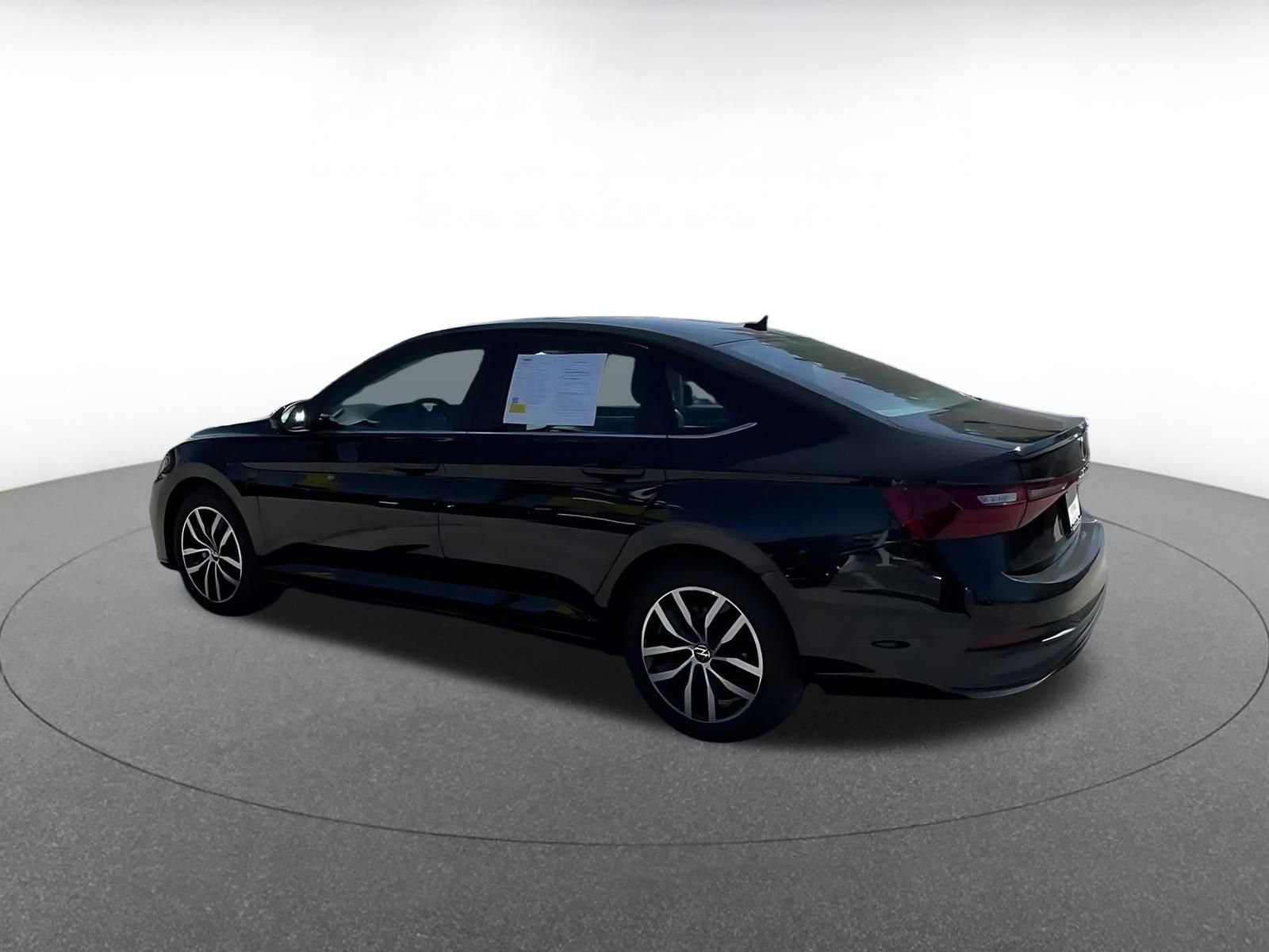 Used 2025 Volkswagen Jetta SE image 10