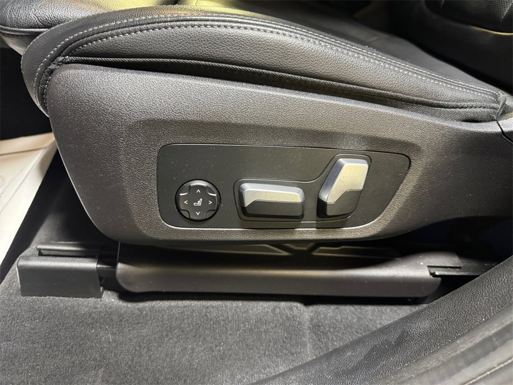 Used 2021 BMW X4 xDrive30i w/ Executive Package image 13