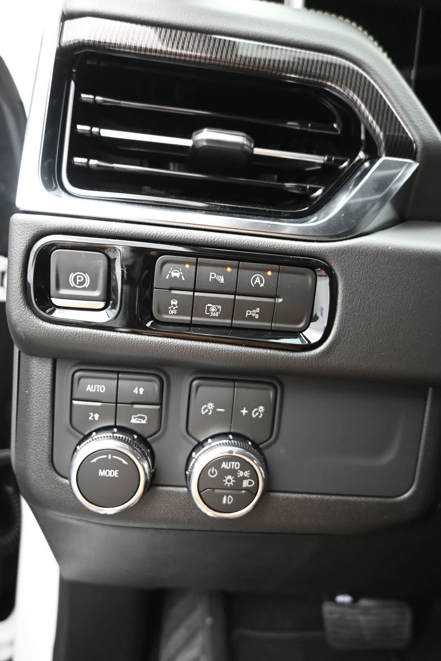 New 2026 GMC Yukon XL Elevation w/ LPO, Elevation Black Package AWD/4WD image 21