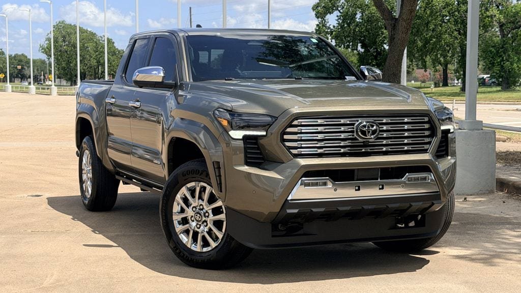 Used 2025 Toyota Tacoma Limited AWD/4WD image 2