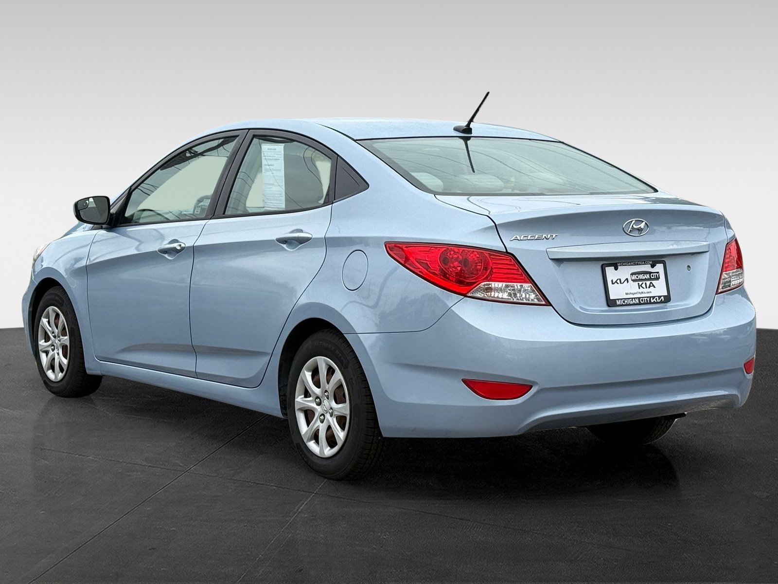 Used 2014 Hyundai Accent GLS FWD image 7