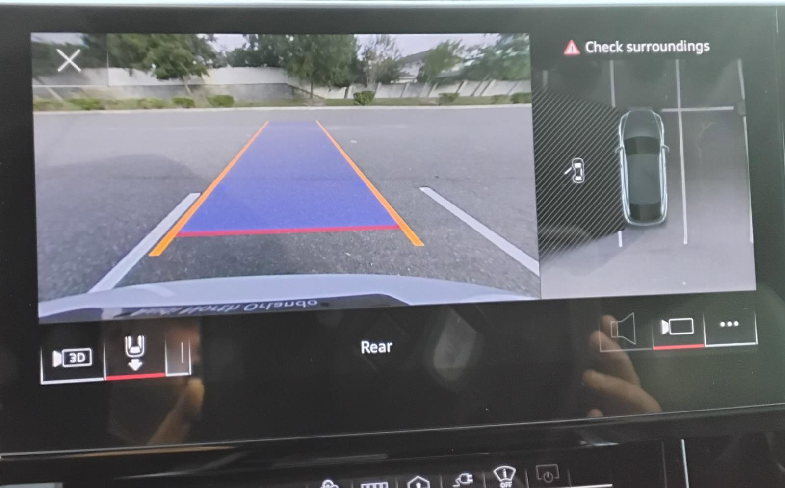 Used 2023 Audi e-tron Prestige w/ Prestige Package image 29