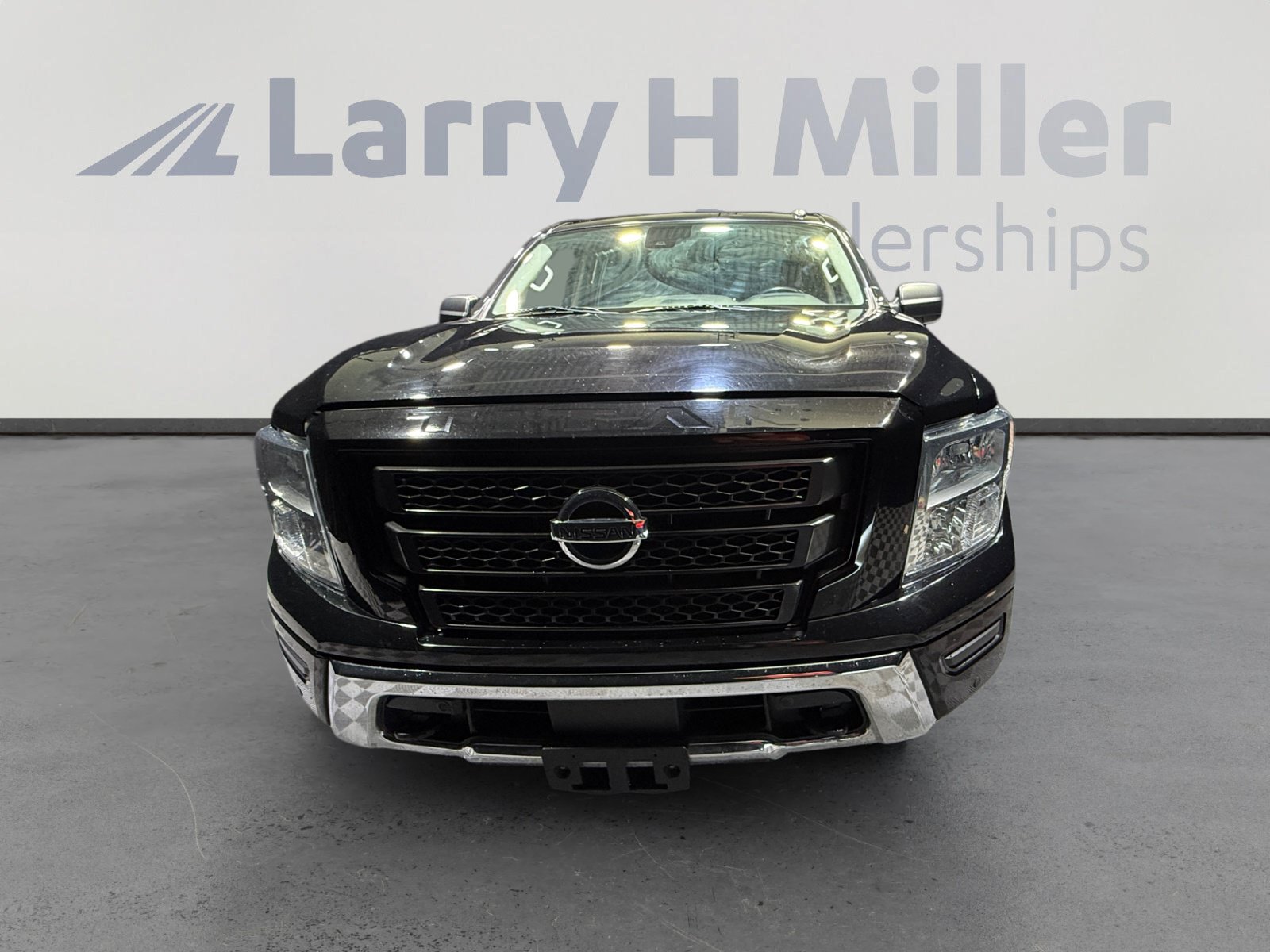 Used 2021 Nissan Titan SV w/ SV Convenience Package AWD/4WD image 8