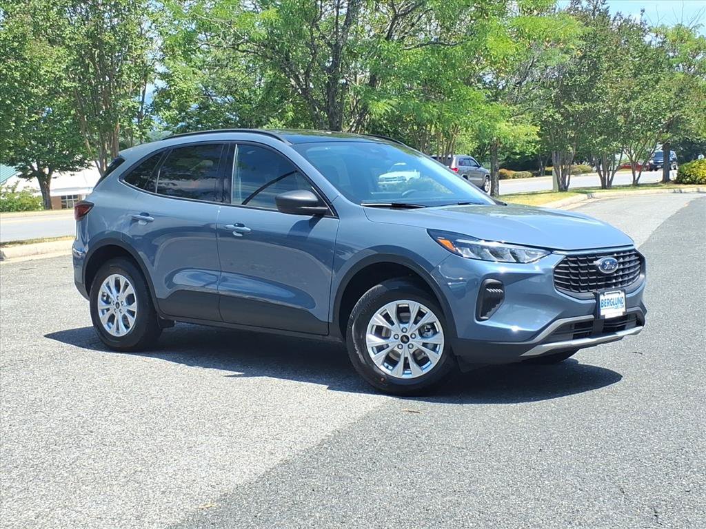 New 2026 Ford Escape Active w/ Tech Pack #1 AWD/4WD image 1