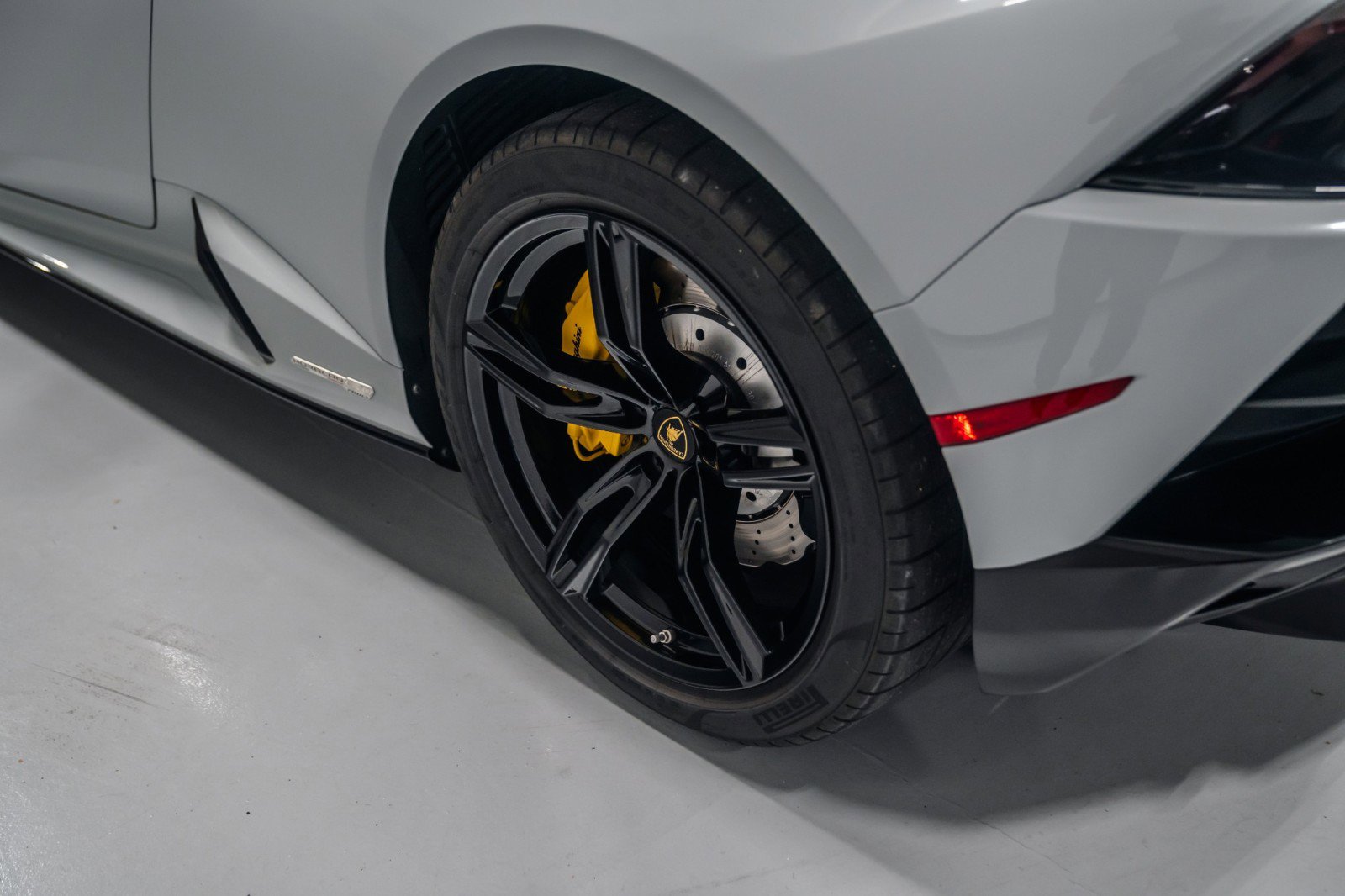 Used 2020 Lamborghini Huracan EVO image 15