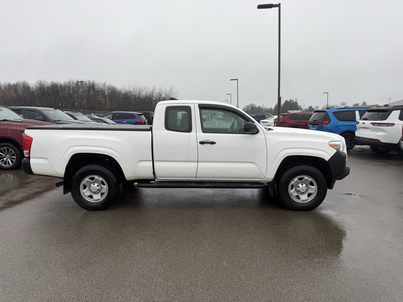 Used 2017 Toyota Tacoma SR image 5