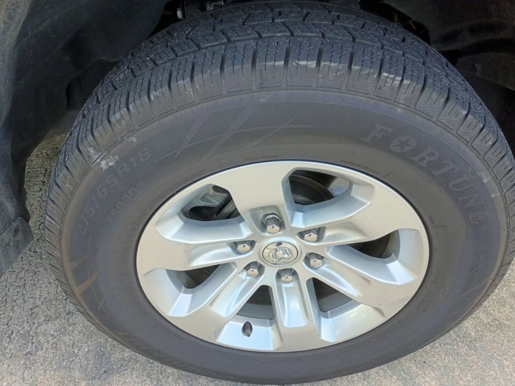 Used 2024 RAM 1500 Laramie AWD/4WD image 11