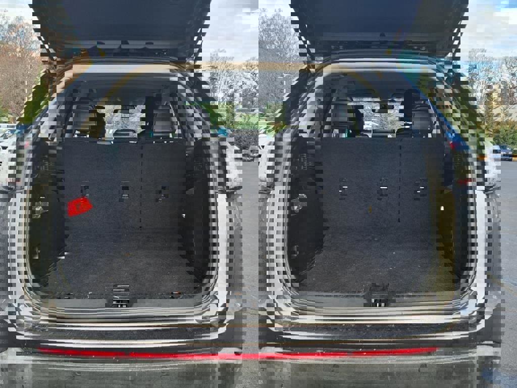 Used 2018 Ford Edge Titanium w/ Ford Safe & Smart Package image 10