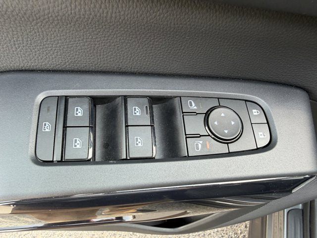 Used 2025 Nissan Pathfinder SV FWD image 15