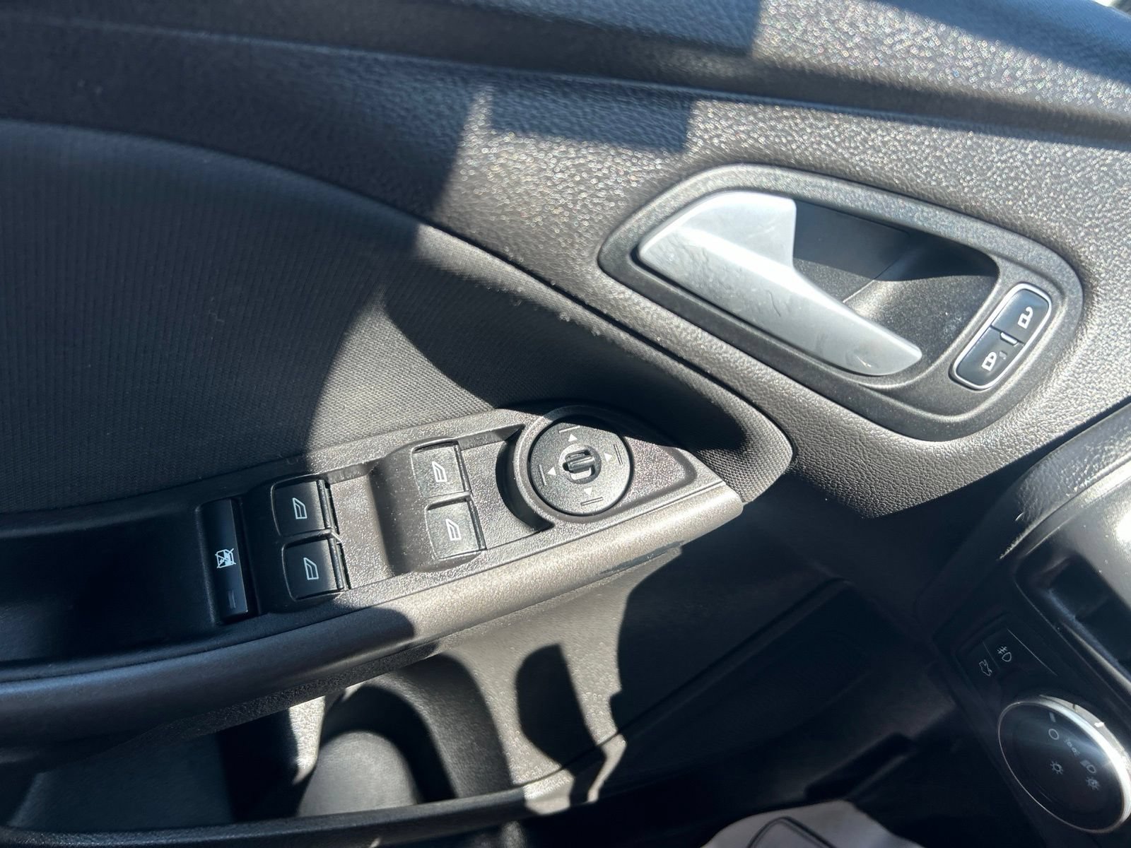 Used 2017 Ford Focus SEL FWD image 19