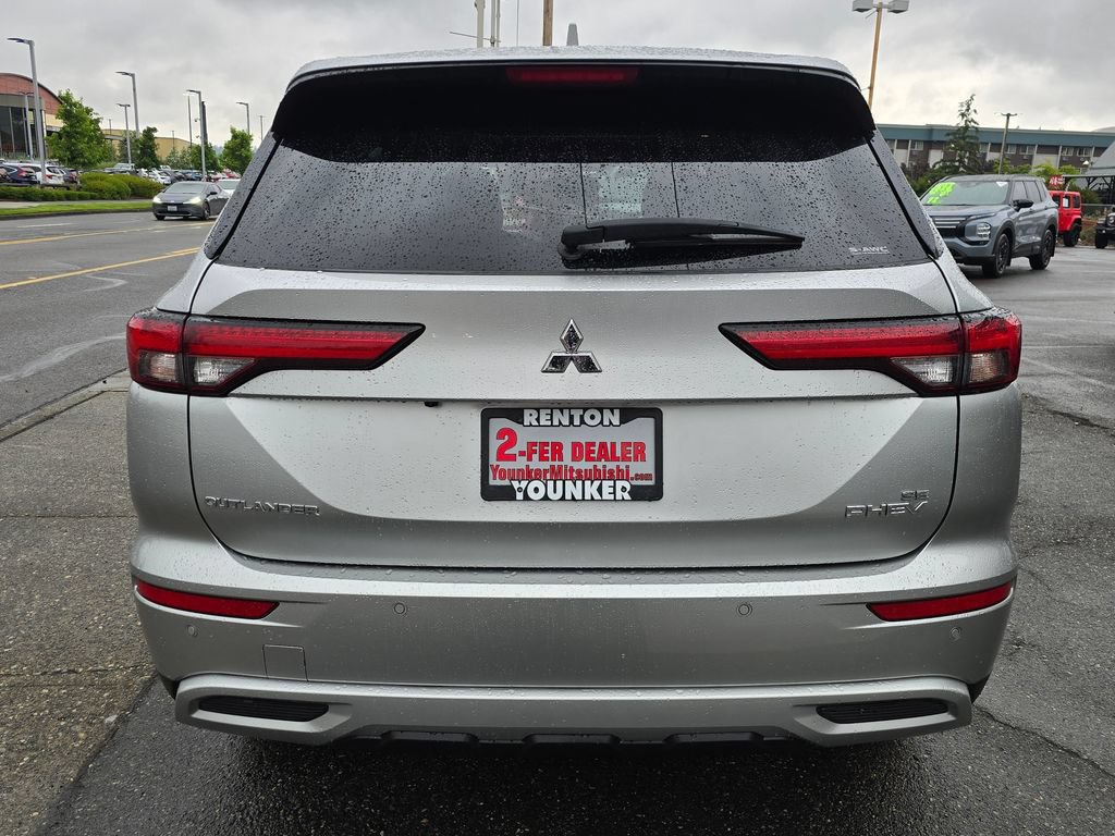 Used 2023 Mitsubishi Outlander 4WD Plug-In Hybrid image 6