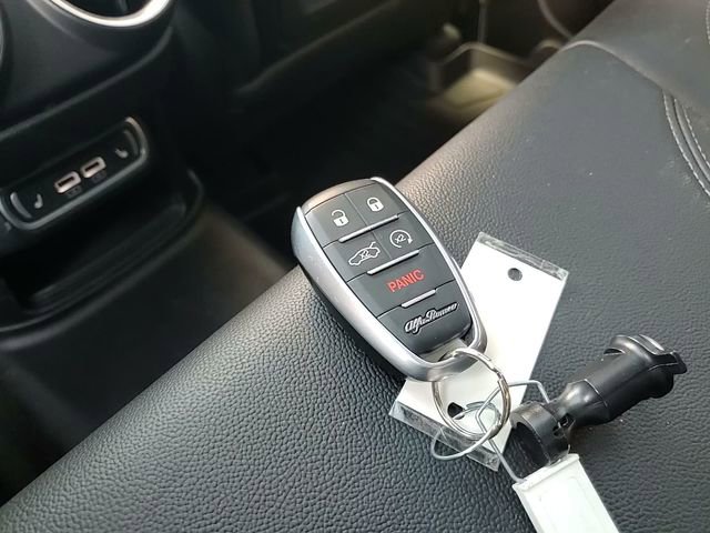 Used 2023 Alfa Romeo Stelvio Veloce image 30