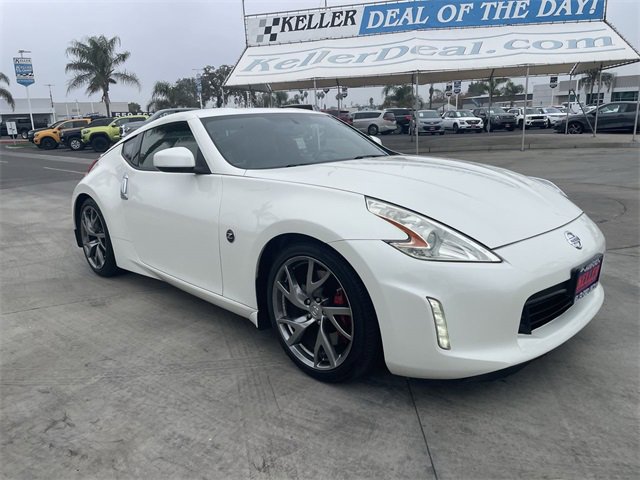 Used 2016 Nissan 370Z w/ Sport Package image 2