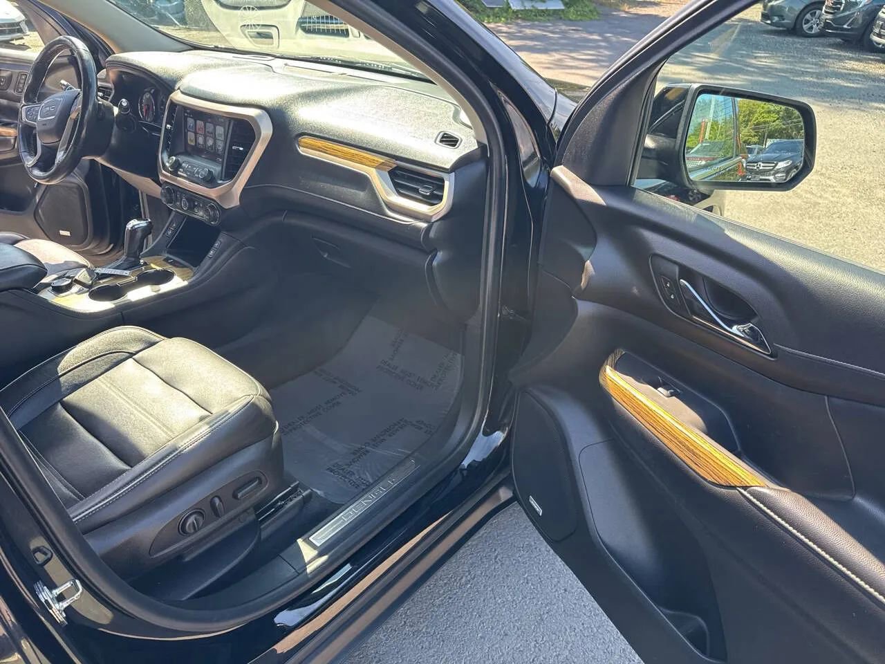 Used 2019 GMC Acadia Denali w/ Technology Package AWD/4WD image 28