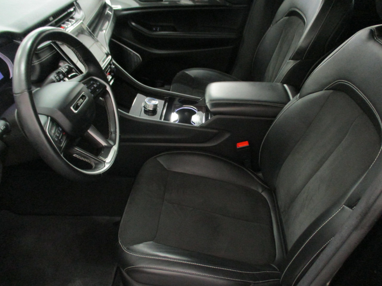 Used 2022 Jeep Grand Cherokee Altitude image 9