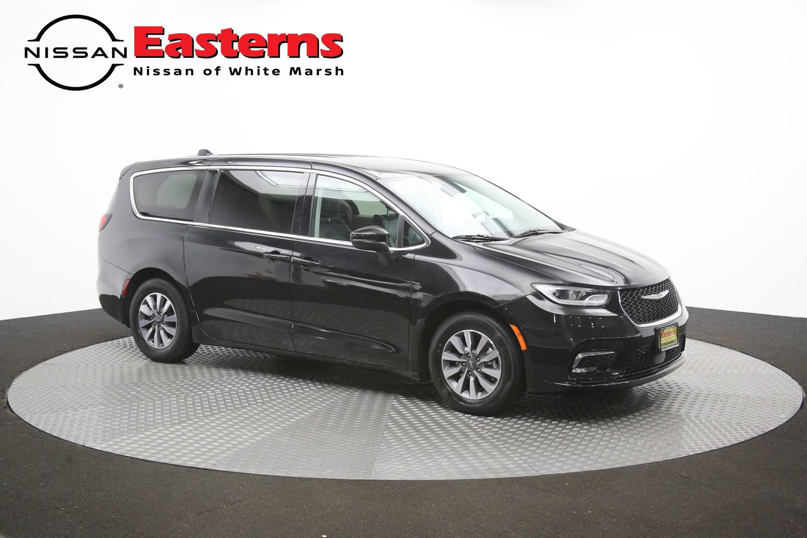 Used 2023 Chrysler Pacifica Touring-L FWD image 50
