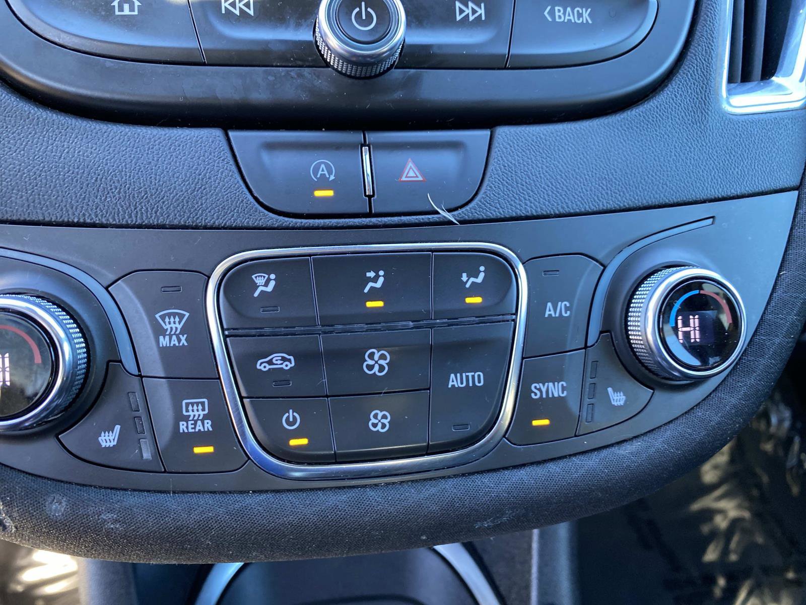 Used 2021 Chevrolet Malibu LT image 12