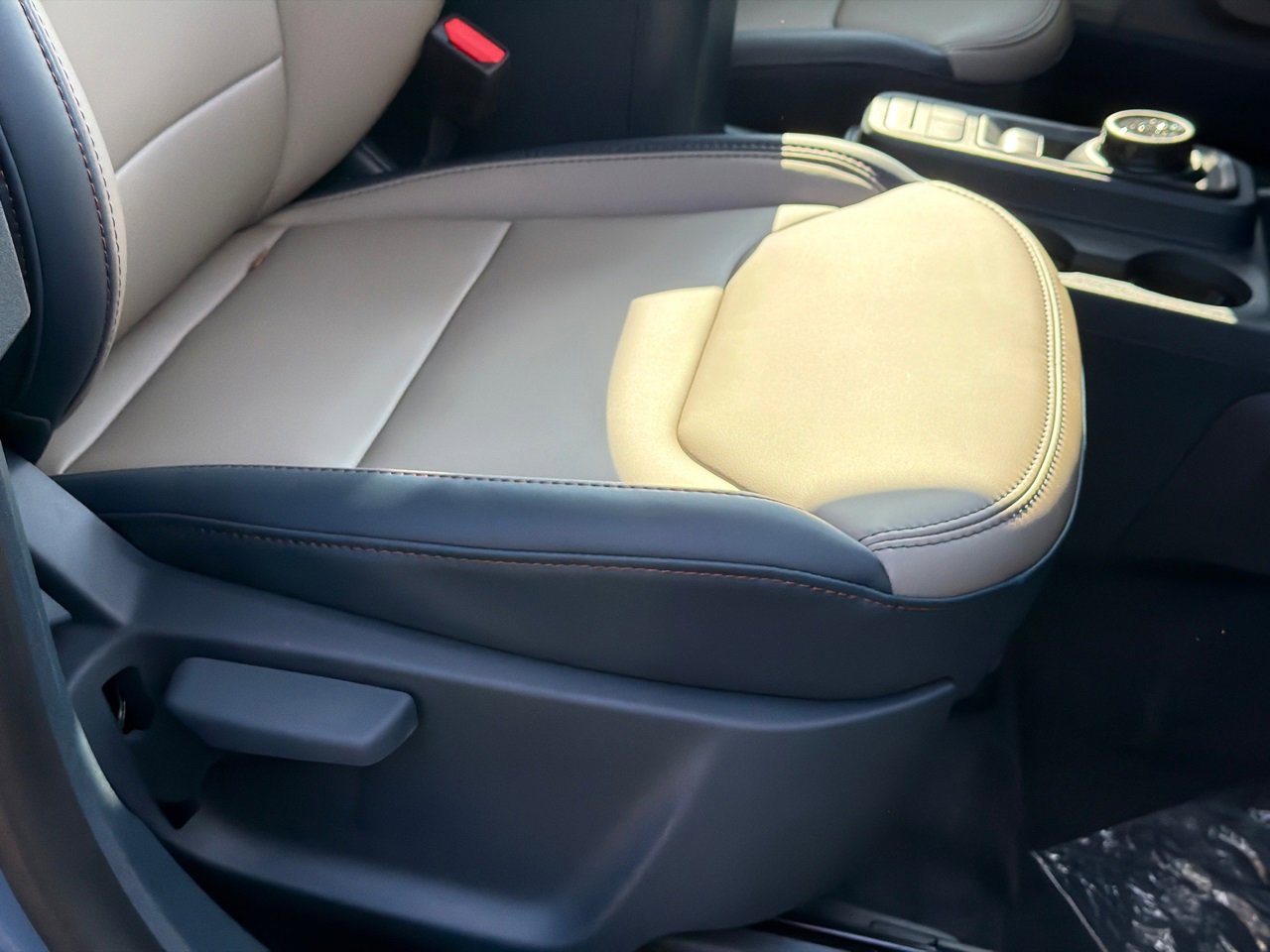 New 2025 Ford Maverick Lariat w/ 4K Tow Package image 11