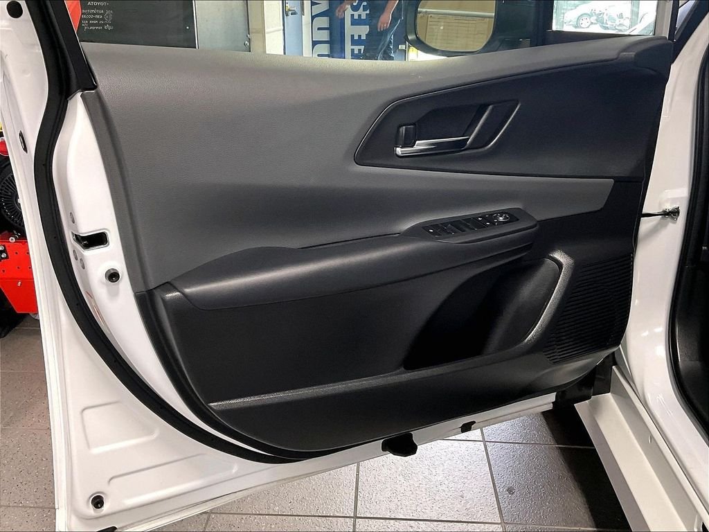 Used 2024 Toyota Prius XLE AWD/4WD image 9