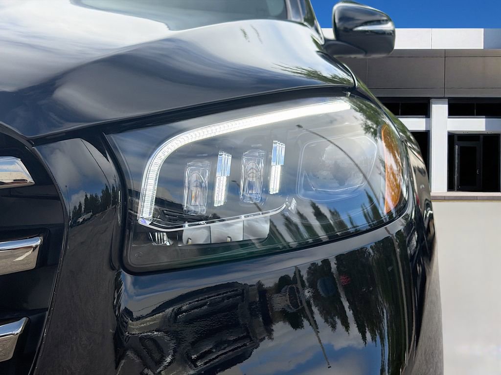 Used 2025 Mercedes-Benz GLS 450 4MATIC w/ Pinnacle Trim Package image 8