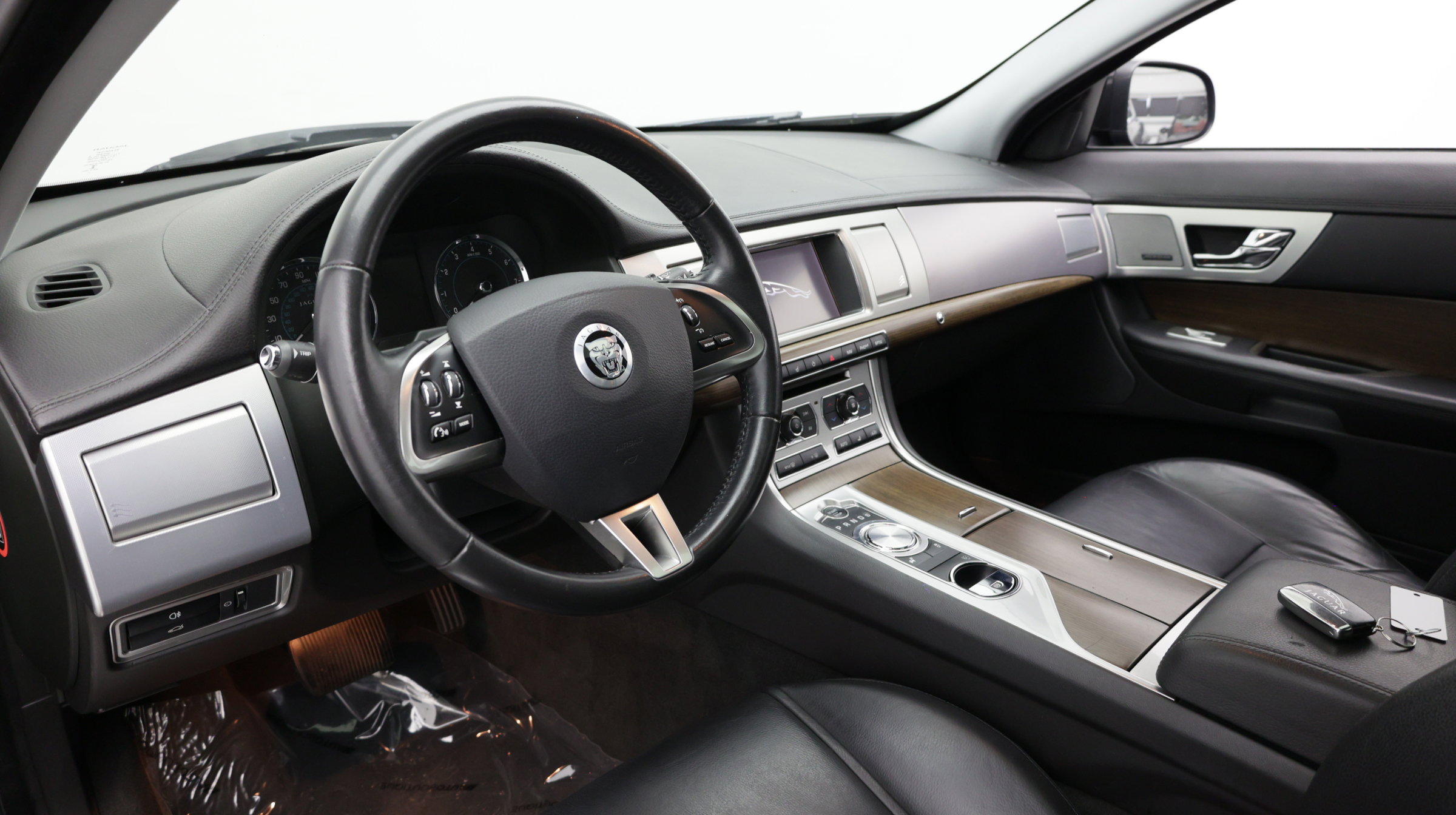 Used 2013 Jaguar XF RWD image 14