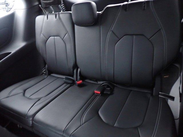 New 2026 Chrysler Pacifica Select image 13