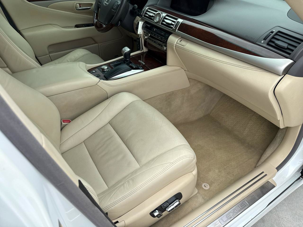 Used 2013 Lexus LS 460 w/ Comfort Pkg RWD image 58