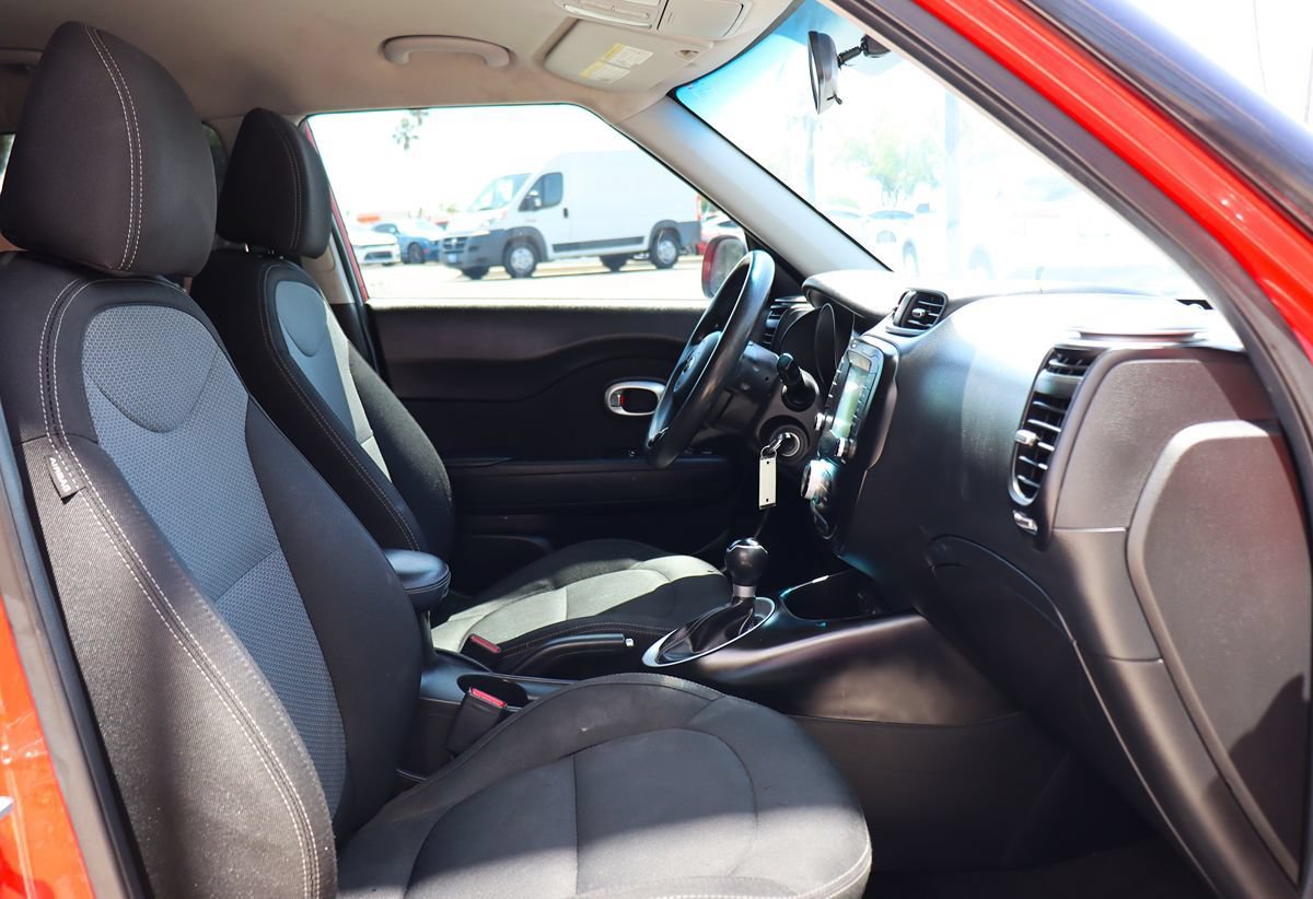 Used 2018 Kia Soul + FWD image 34