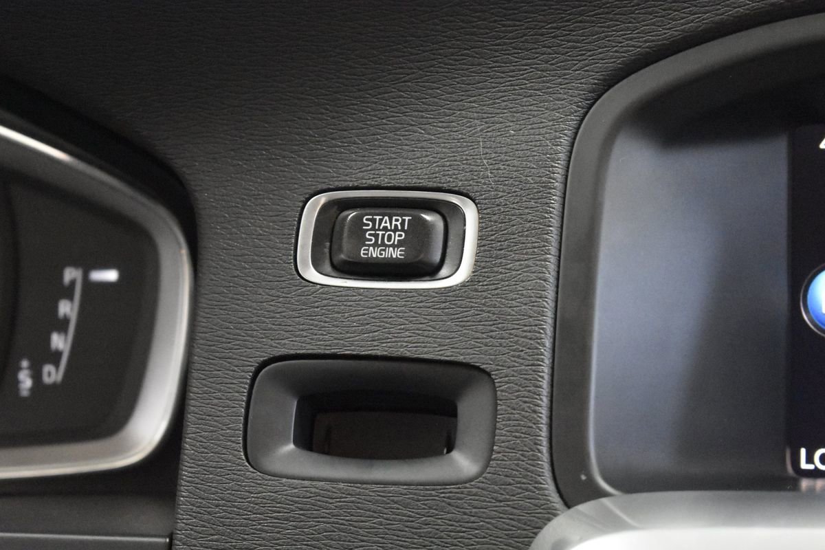 Used 2018 Volvo V60 T5 Cross Country w/ Convenience Package image 18