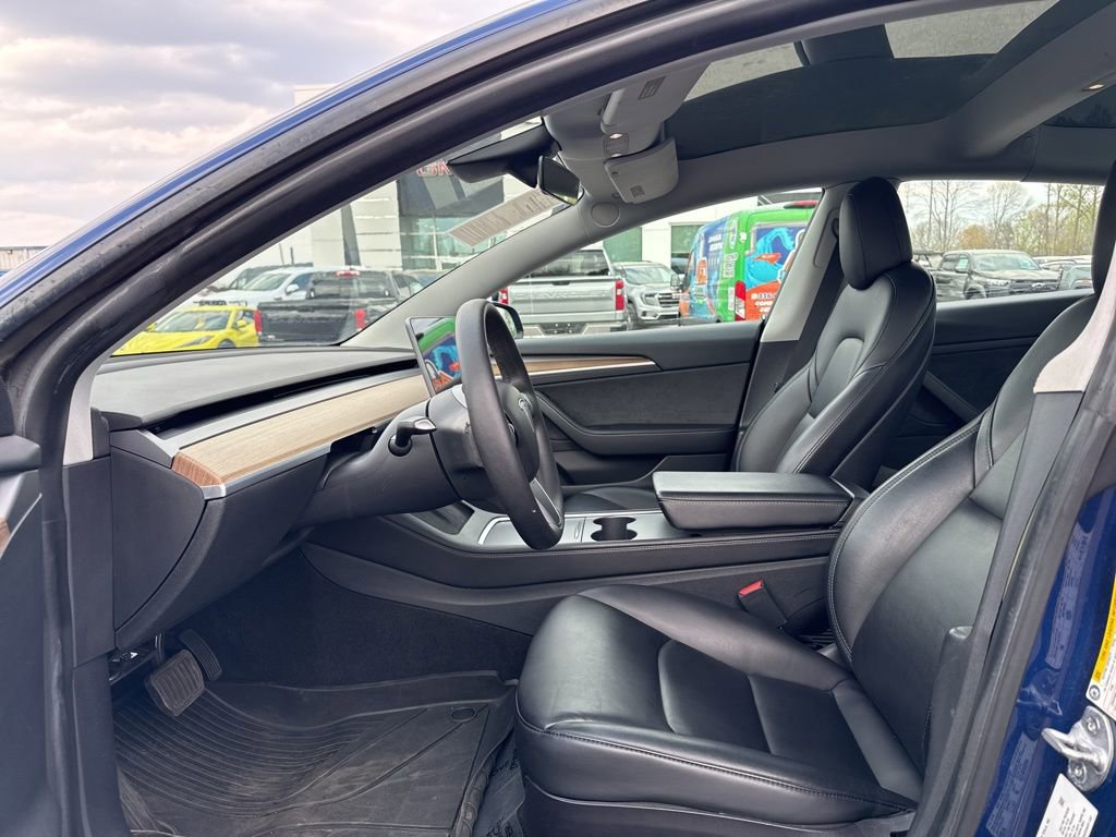 Used 2021 Tesla Model 3 Standard Range Plus RWD image 9