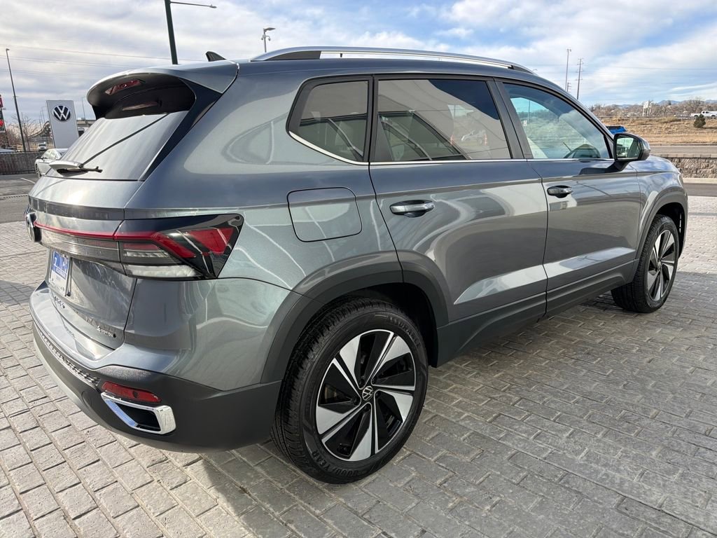 Certified 2025 Volkswagen Taos SE image 7