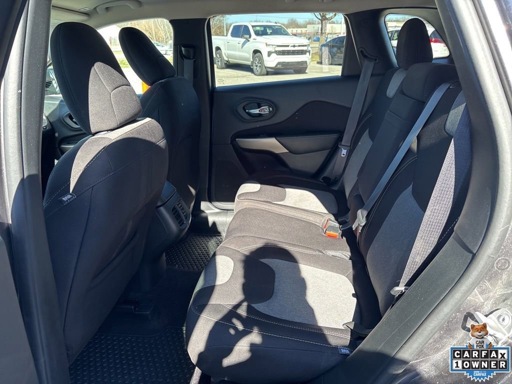 Used 2018 Jeep Cherokee Latitude w/ Altitude Package image 37