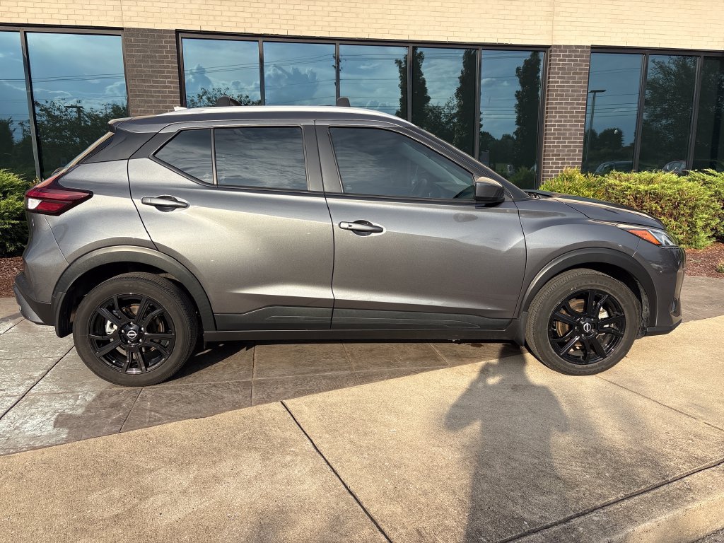Used 2024 Nissan Kicks SV w/ Exterior Package FWD image 4