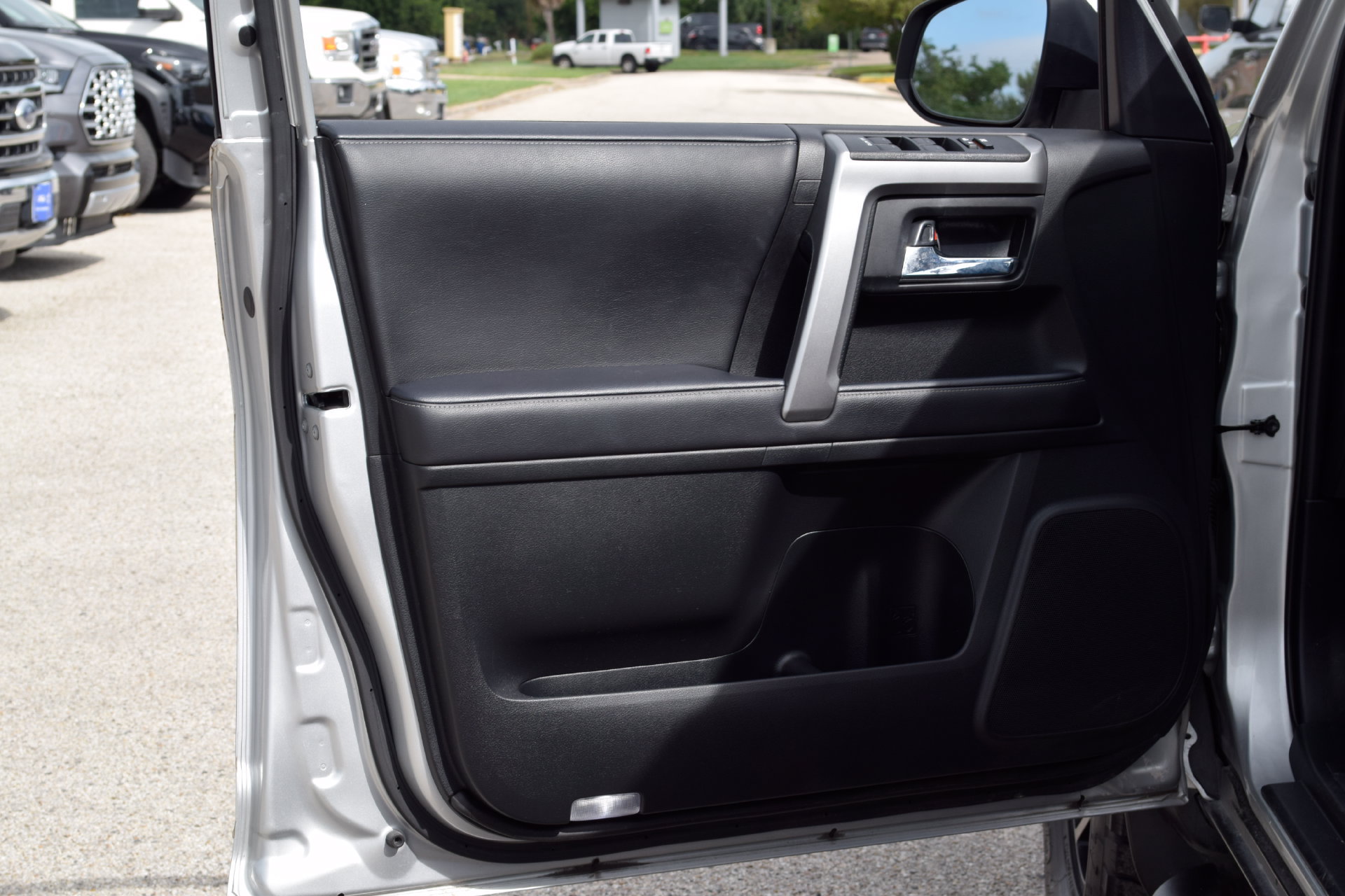 Used 2023 Toyota 4Runner SR5 Premium w/ Moonroof Package RWD image 16