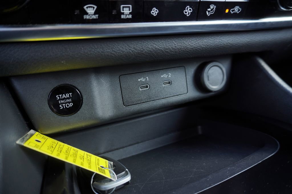 Used 2024 Nissan Rogue SV image 18