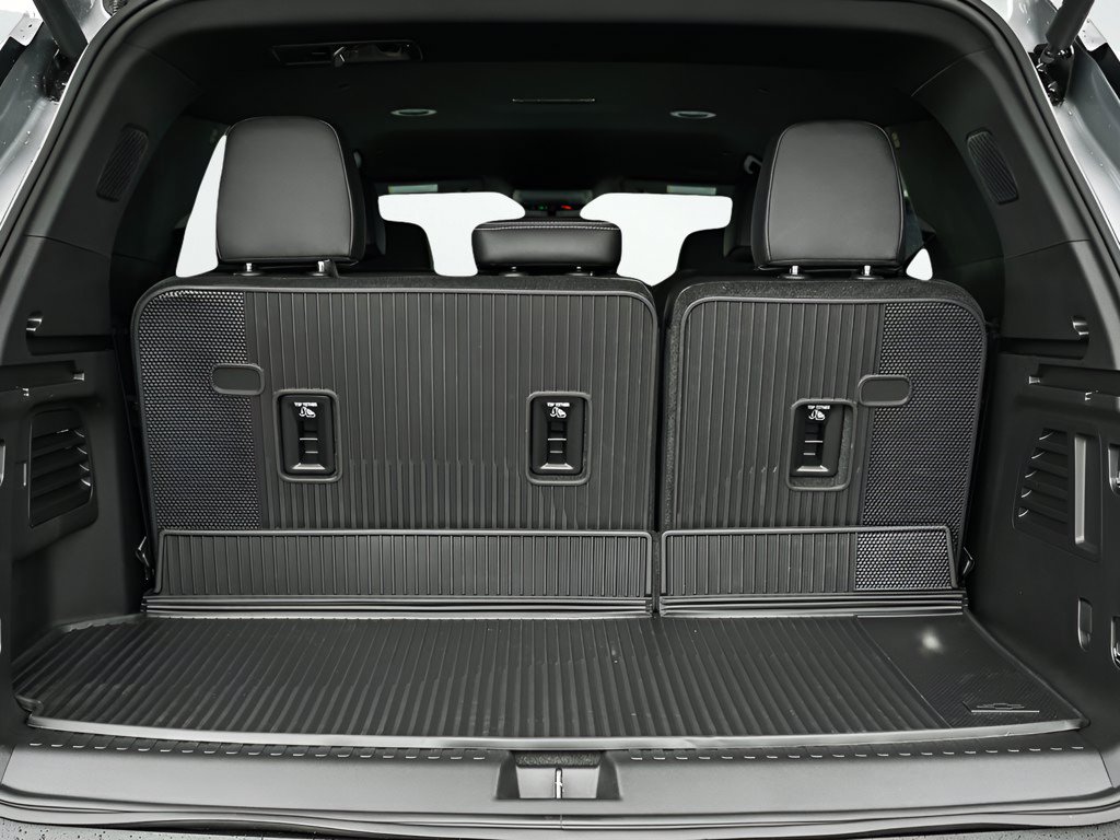 New 2026 Chevrolet Traverse LT w/ Driver Confidence Package AWD/4WD image 8