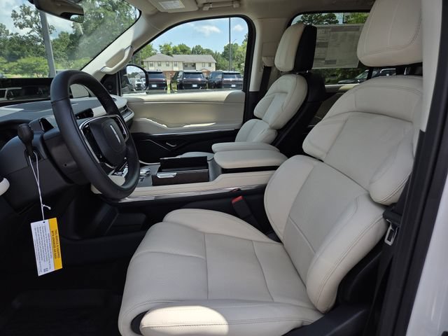 New 2027 Lincoln Navigator Reserve RWD image 12