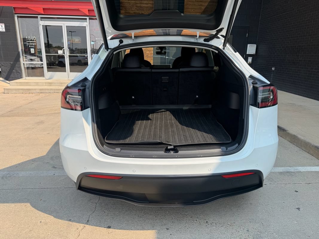 Used 2022 Tesla Model Y Long Range AWD/4WD image 22
