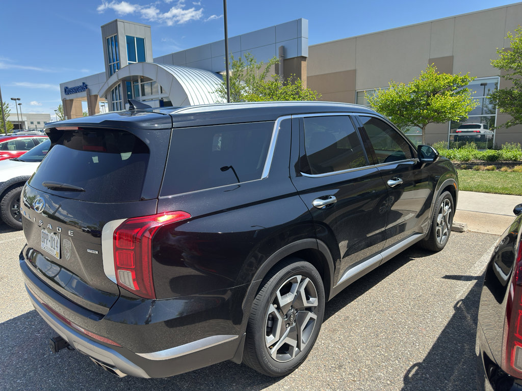Used 2023 Hyundai Palisade SEL AWD/4WD image 3