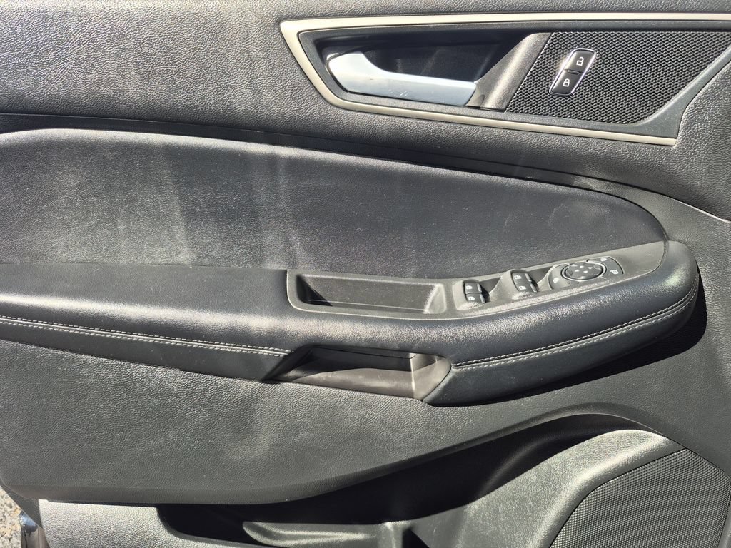 Used 2023 Ford Edge SEL AWD/4WD image 7