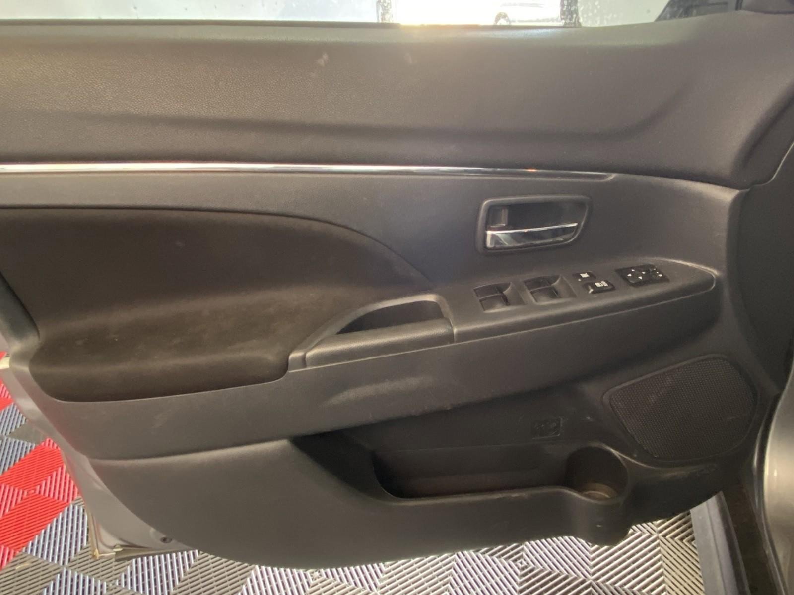 Used 2020 Mitsubishi Outlander Sport ES AWD/4WD image 17