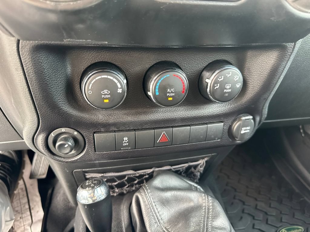 Used 2015 Jeep Wrangler Unlimited Sport w/ Quick Order Package 23S AWD/4WD image 26