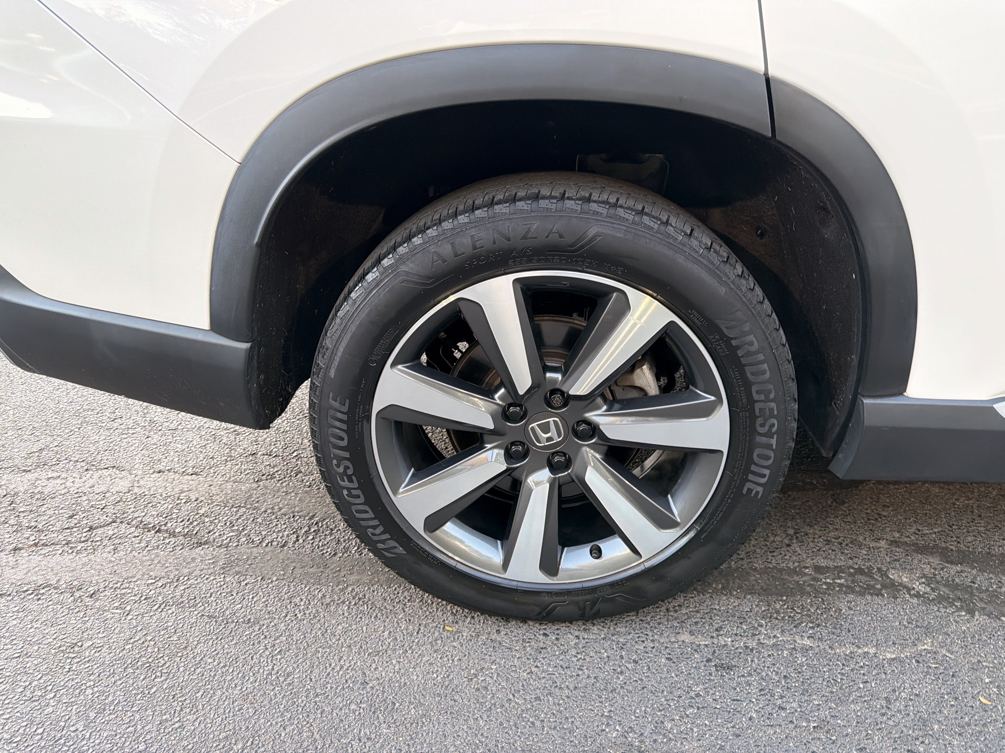 Certified 2023 Honda Pilot Touring image 9