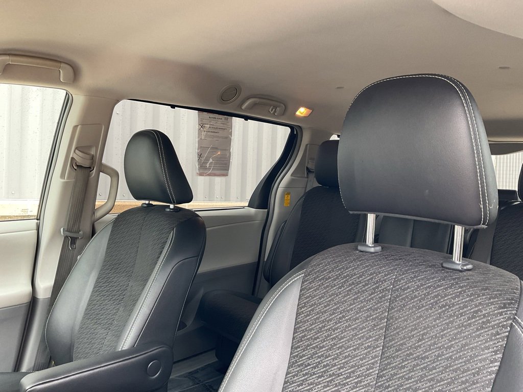 Used 2014 Toyota Sienna SE image 9